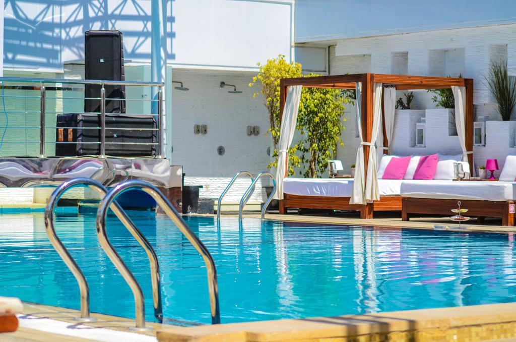더 가브리엘 카이로 외부 사진 The pool at the W South Beach
