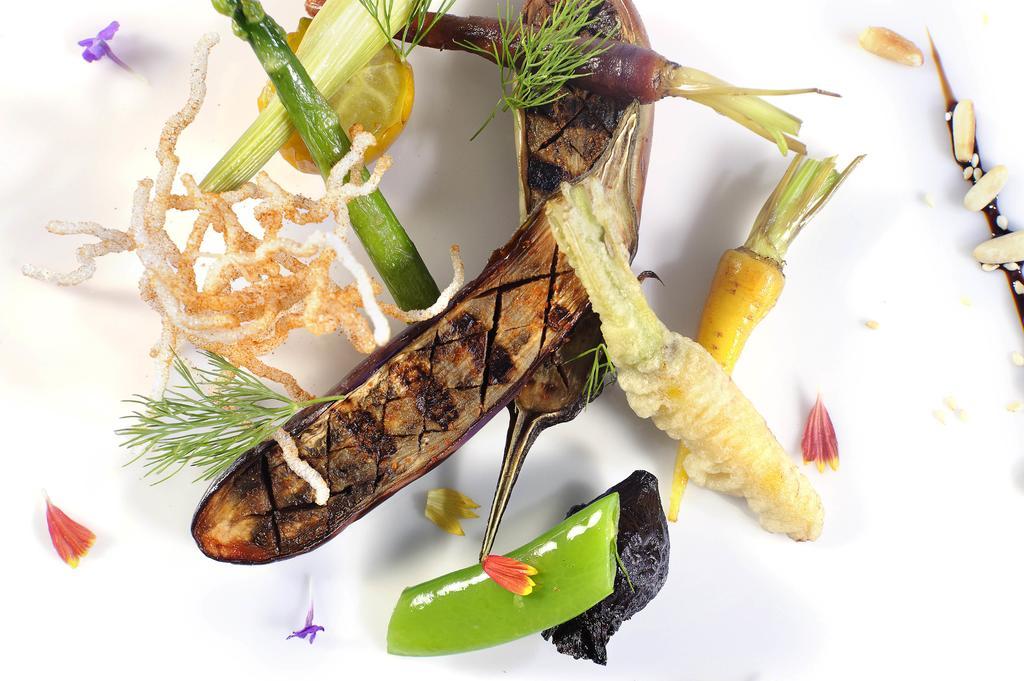 더 가브리엘 카이로 외부 사진 Aubergine and asparagus