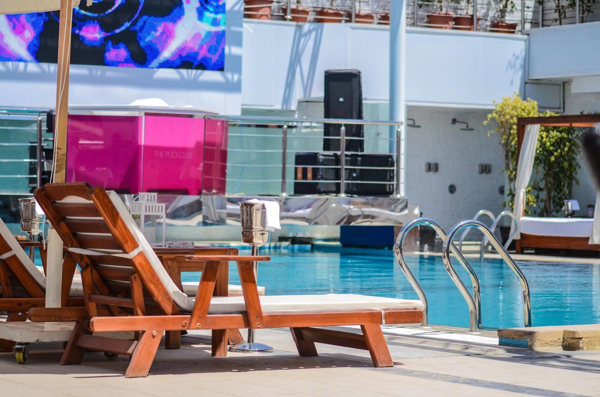 더 가브리엘 카이로 외부 사진 The pool at the Hard Rock Hotel