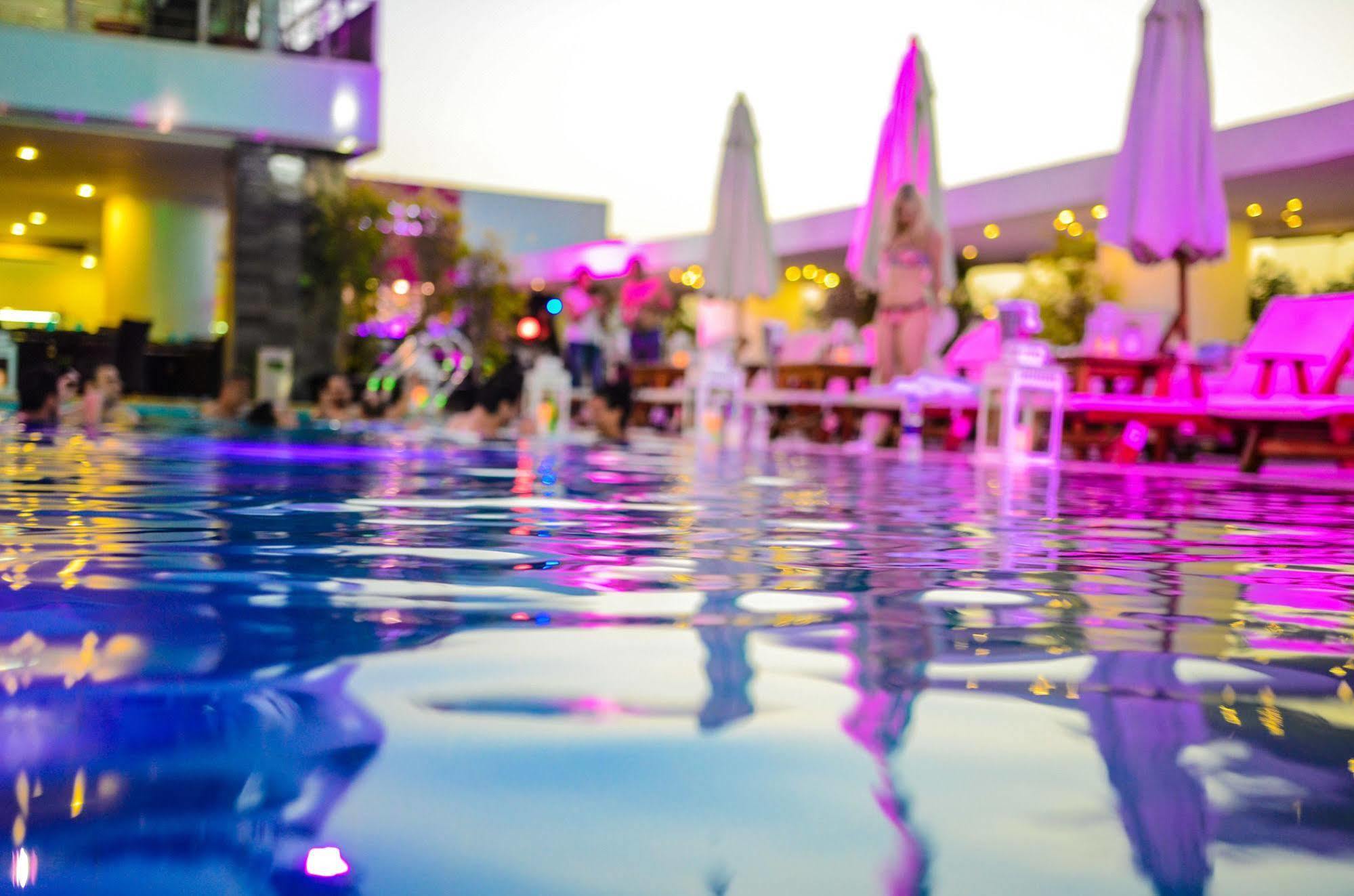 더 가브리엘 카이로 외부 사진 The pool at the W